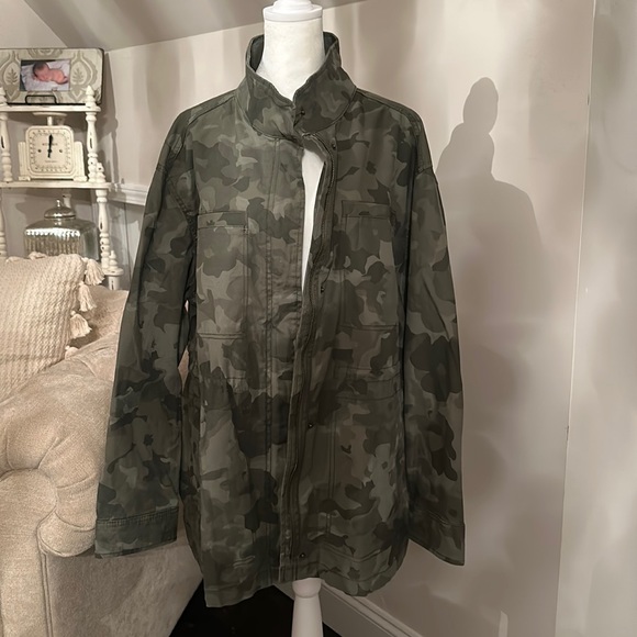 Camo Old Navy Cinched Jacket - Picture 1 of 9